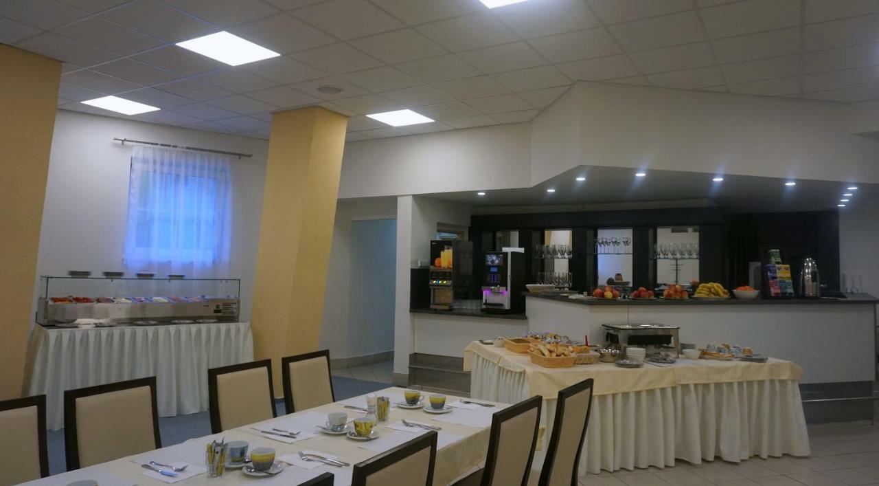 Hotel Metropol Cb 捷克布杰约维采 外观 照片