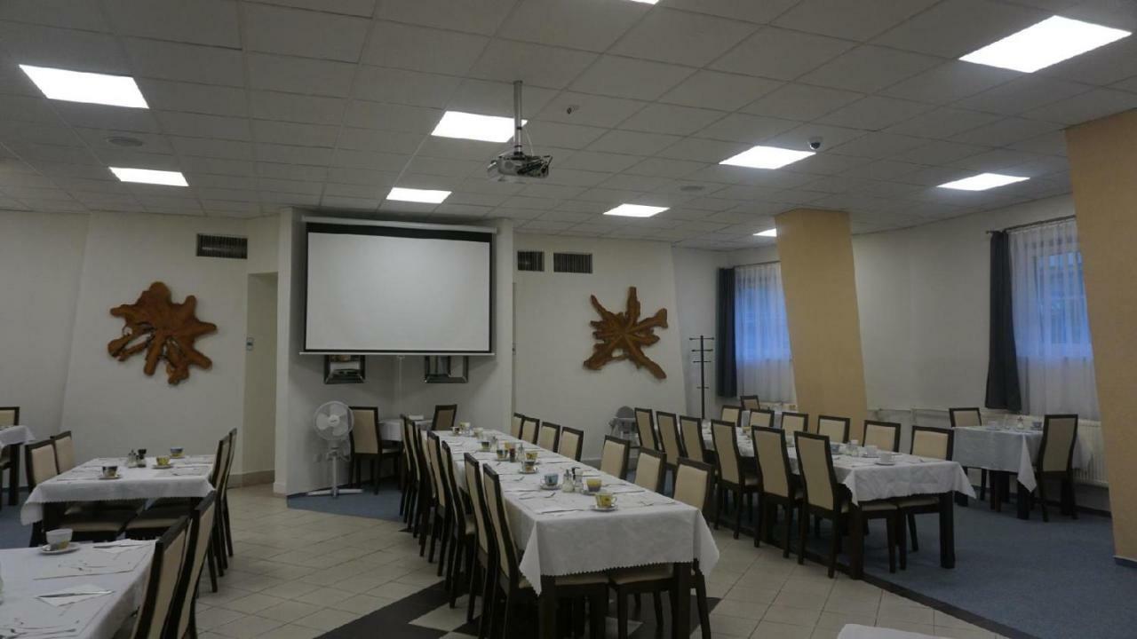 Hotel Metropol Cb 捷克布杰约维采 外观 照片