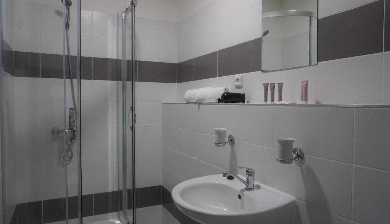 Hotel Metropol Cb 捷克布杰约维采 外观 照片